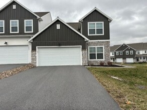 Building Photo - 7884 Oakbrook Dr