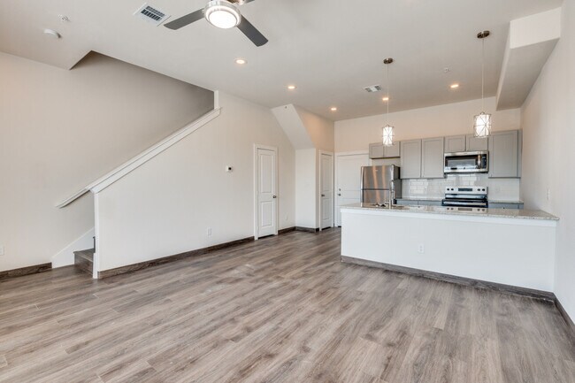 Foto del edificio - Oak Creek at University Place