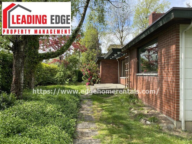 Building Photo - 8456 SE 40th Street