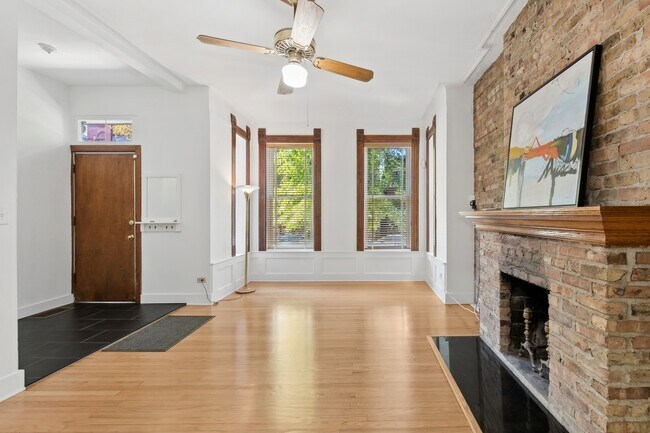 Foto del edificio - 2117 N Sheffield Ave
