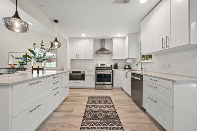 Building Photo - 7806 Lowdes Dr