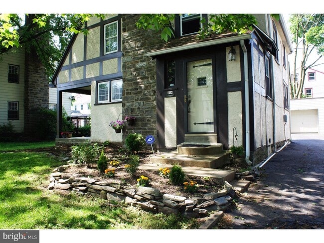 Building Photo - 218 Lynbrooke Rd