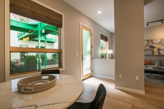 Foto del edificio - 3600 Central Ave SE