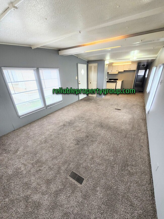 Foto del edificio - New Listing in Fort Wayne