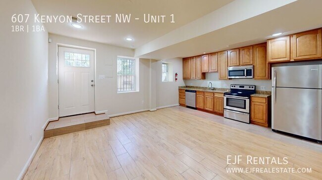 Foto del edificio - Columbia Heights One Bedroom W/Off Street ...