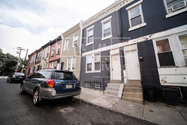 Building Photo - 2523 N Opal St