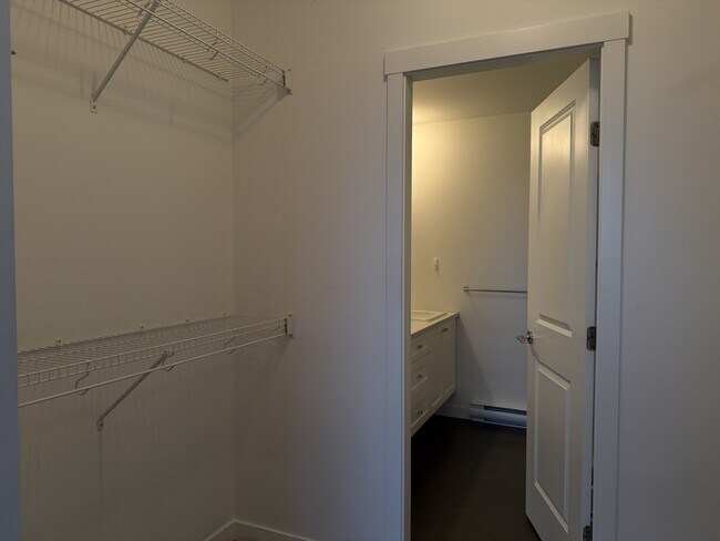 Photo du bâtiment - 15858 Fraser Hwy