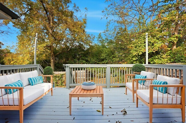 Foto del edificio - Renovated Bungalow in the West End