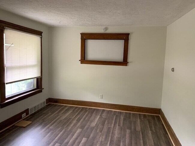 Foto del edificio - Comfortable 3-Bed on E 108th in Union-Miles Park