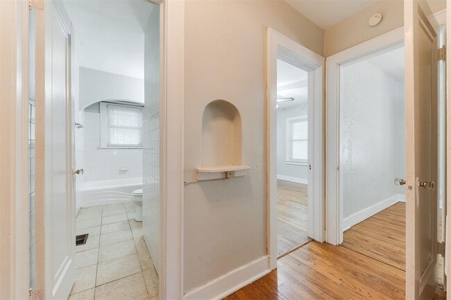 Building Photo - 2833 NW 22nd St