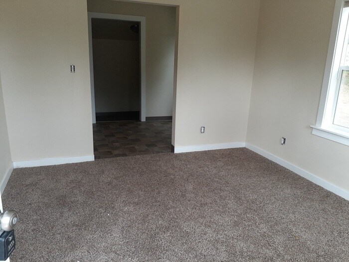 Foto del edificio - 2843 N Oak Harbor Rd