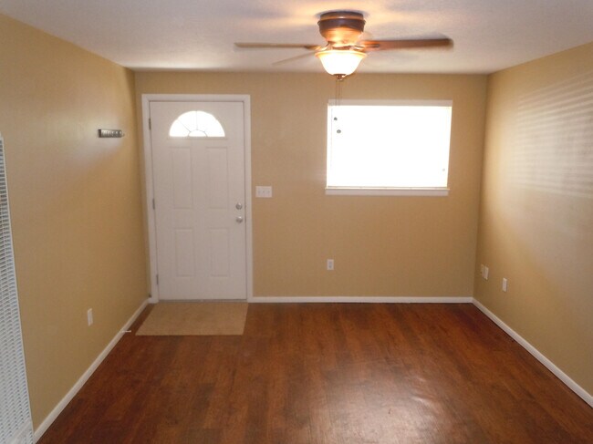 Foto del edificio - 408 Stanford Dr SE