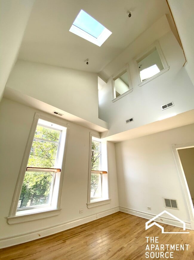 Building Photo - 1248 W 18th St