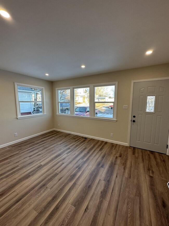 Building Photo - 3610 Dunn Ave