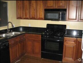 Building Photo - 211 Briarwood