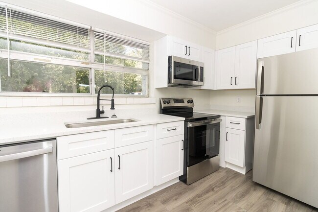 Building Photo - 513 Donaldson Rd