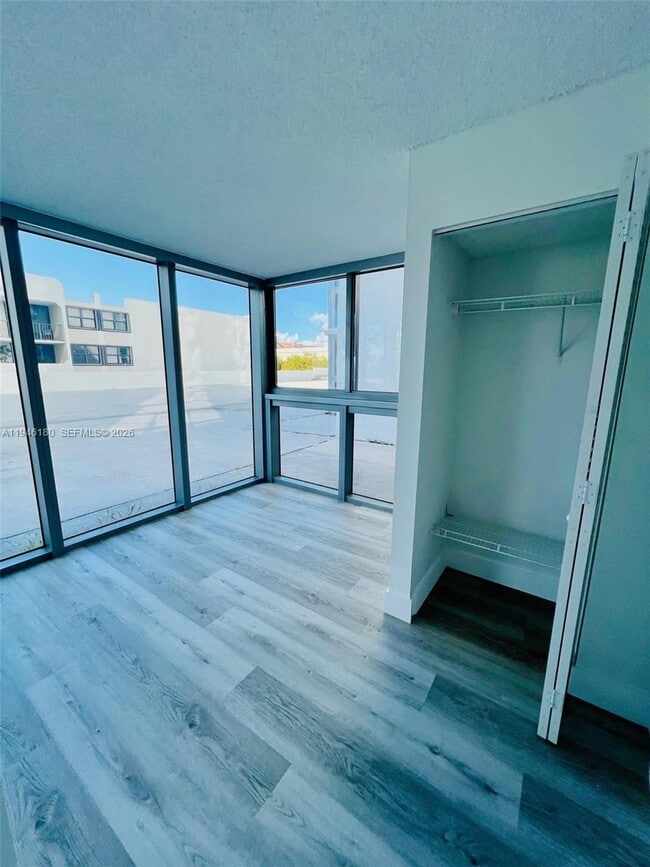 Foto del edificio - 2655 Collins Ave