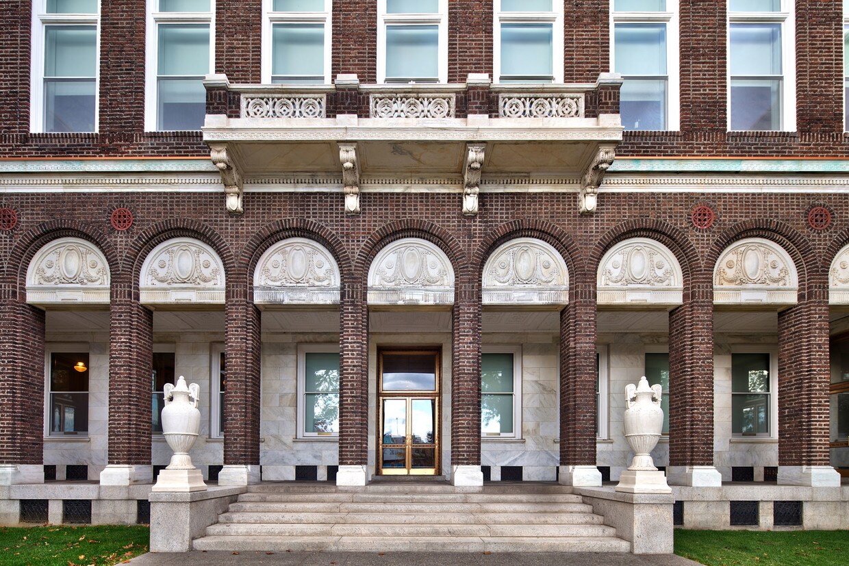 Foto principal - 800 E Main St