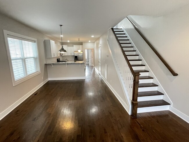 Building Photo - Germantown home with rooftop deck!