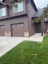 Building Photo - 1264 SW Silver Lake Blvd