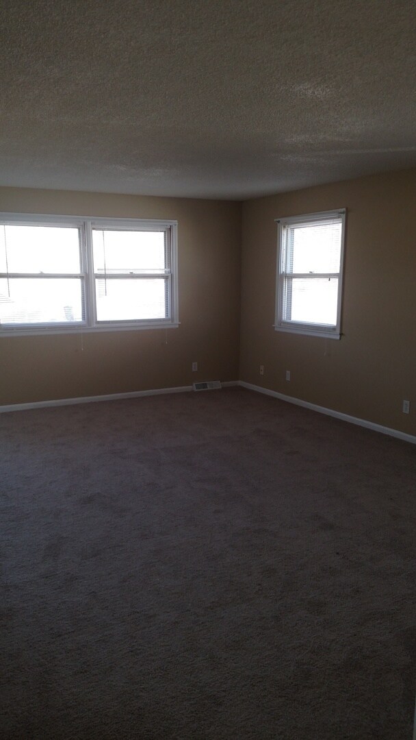 Building Photo - 2 Bedroom 1 Bath Avail. Soon!