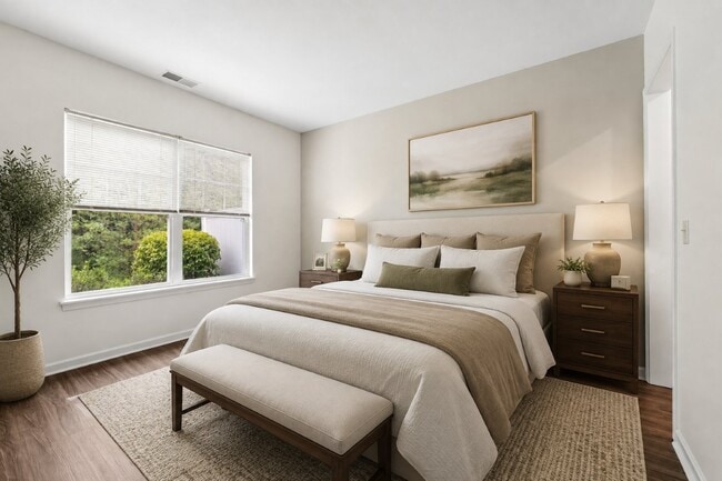 Building Photo - The Links at CenterPointe Townhomes