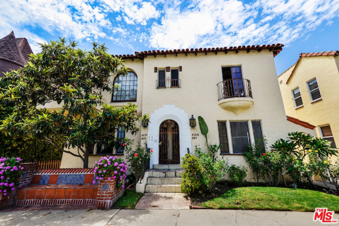 421 1/2 N Ogden Dr, Los Angeles, CA 90036 Condo for Rent in Los