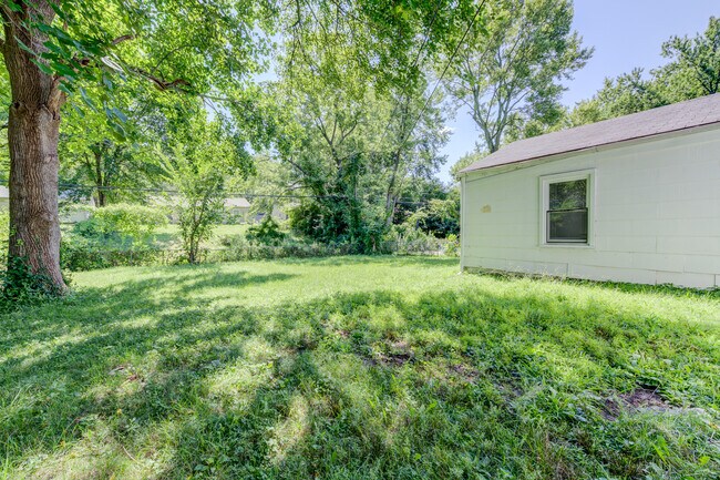Building Photo - 9810 Dennis Dr