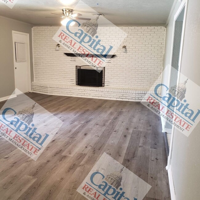 Building Photo - Cute Home Available!