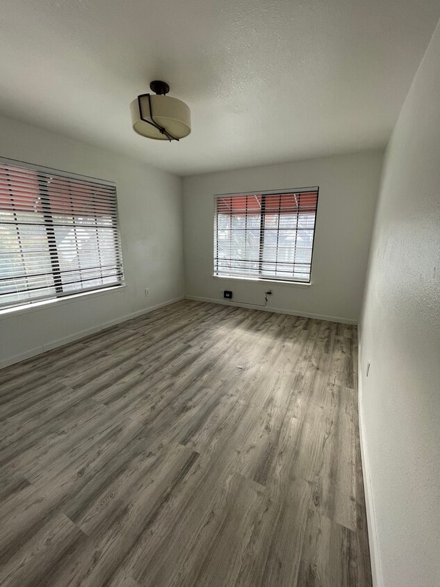 Building Photo - 1411 E 38th St