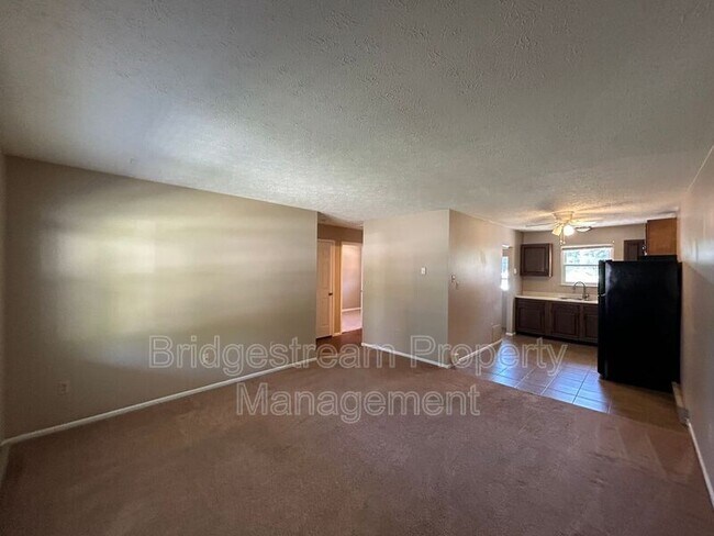 Foto del edificio - 65 Candlewood Ct