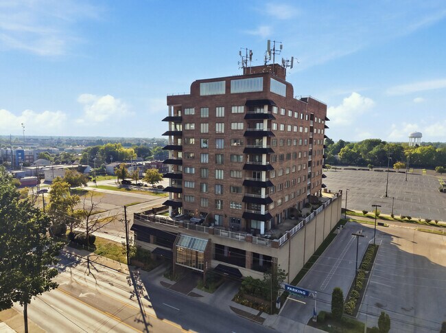Foto del edificio - 355 S Broadway Park