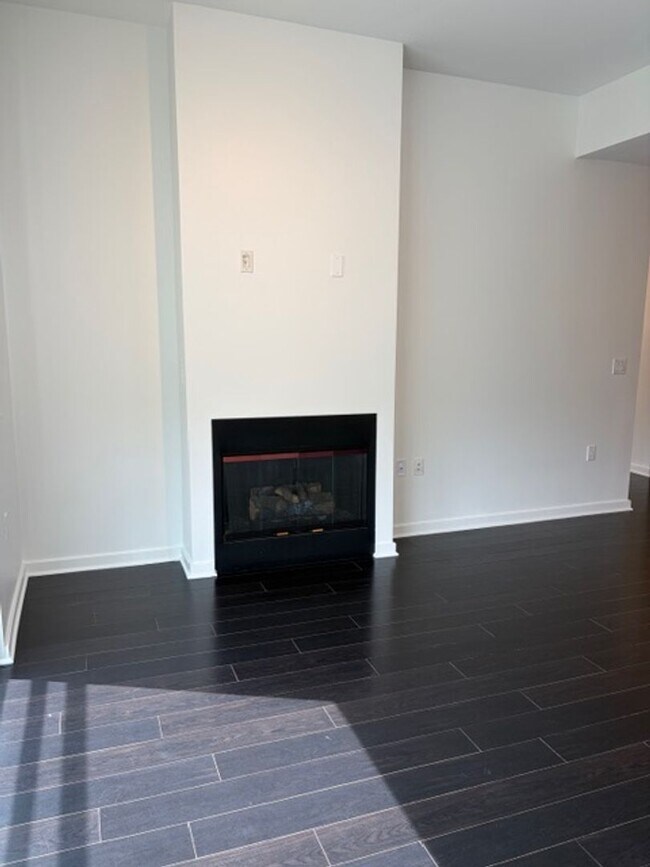 Interior Photo - 801 North