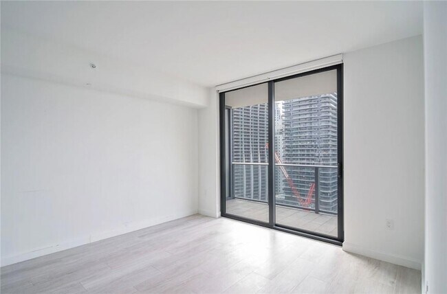 Foto del edificio - 45 SW 9th St