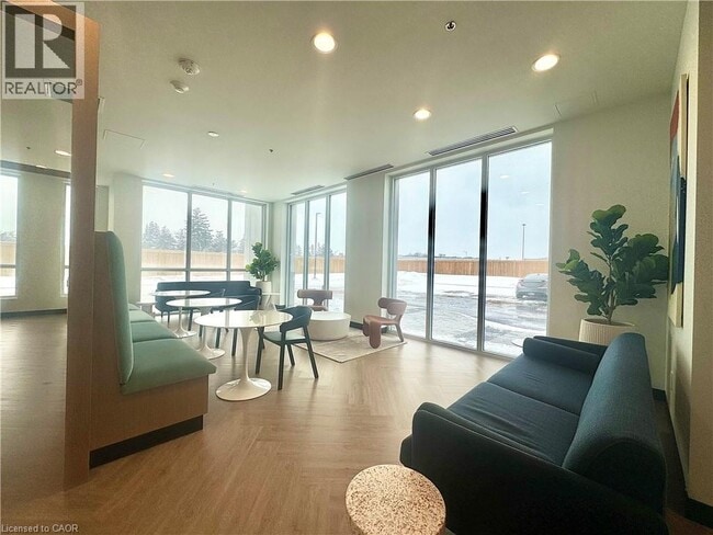 Photo du bâtiment - 1333 Weber St E