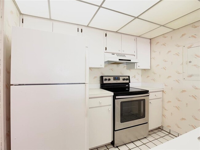 Building Photo - 647 Olde Camelot Cir