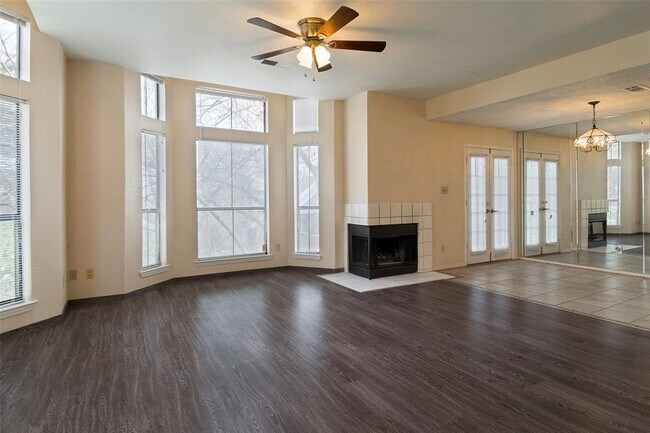 Building Photo - 3420 Country Club Dr W