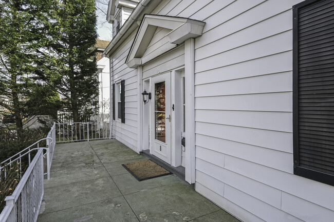Building Photo - 8 Wainwright St