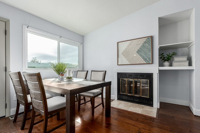 Gas fireplace - 1451 S Quitman St