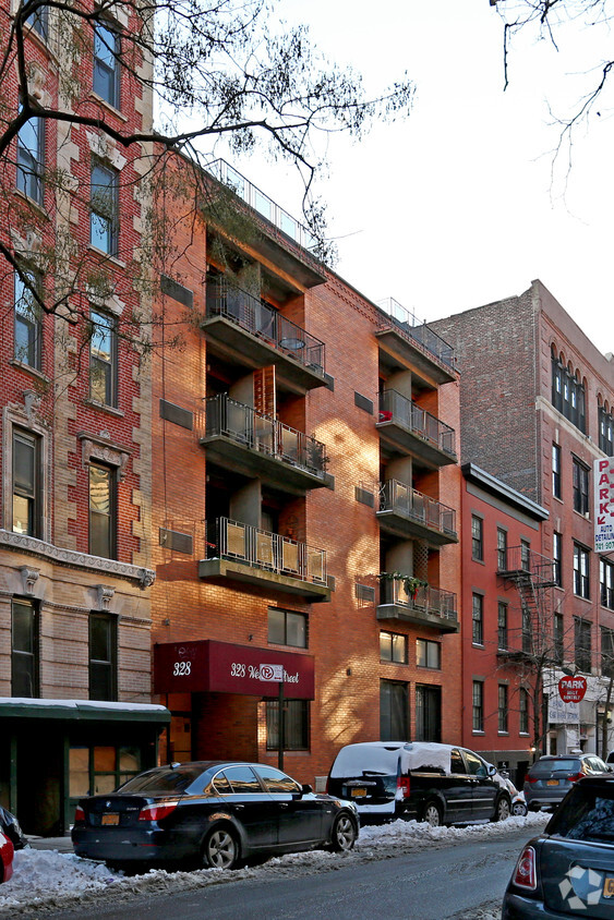 Building Photo - 326-328 W 11th St