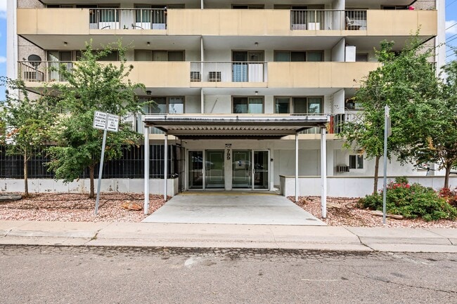 Building Photo - Updated 2-bedroom condo in Denver!