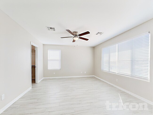 Building Photo - 819 W Dana Dr