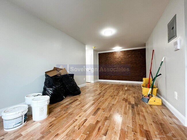 Foto del edificio - 133 Sherman Ave