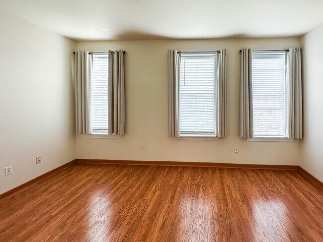 Foto del edificio - 394 Woodlawn Ave