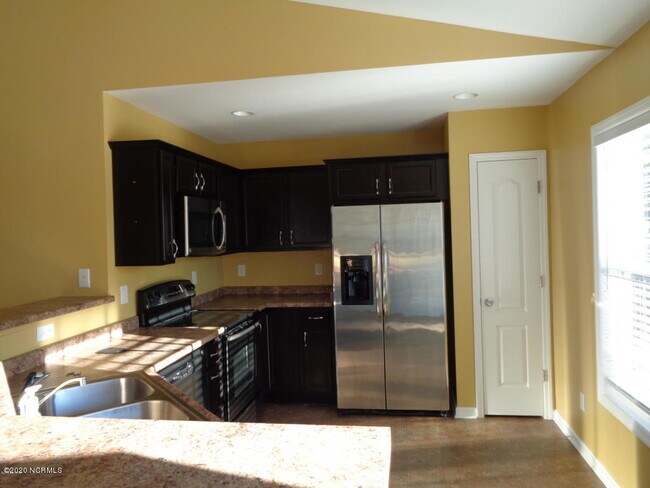 Building Photo - 214 Long Neck Dr