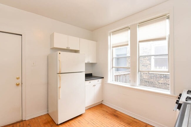 Foto del edificio - 3038 W Wellington Ave