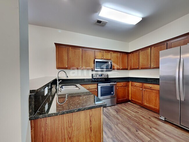 Foto del edificio - 321 Mossy Wood Rd