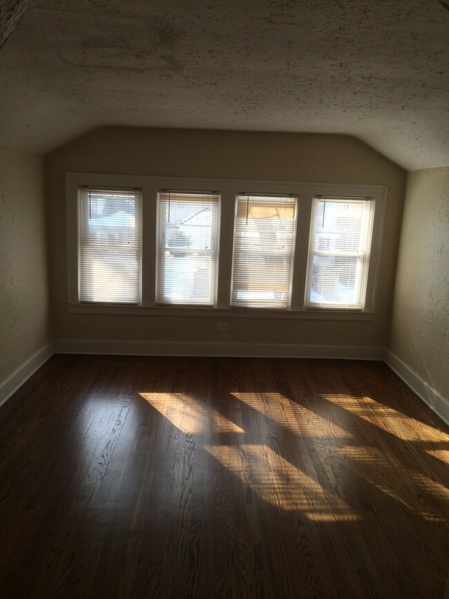 Living room - 1062 Wayburn St