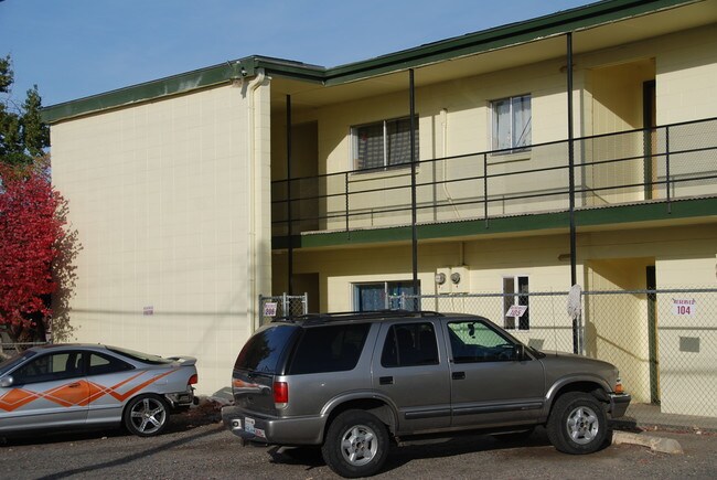 Building Photo - 624 W Yakima St