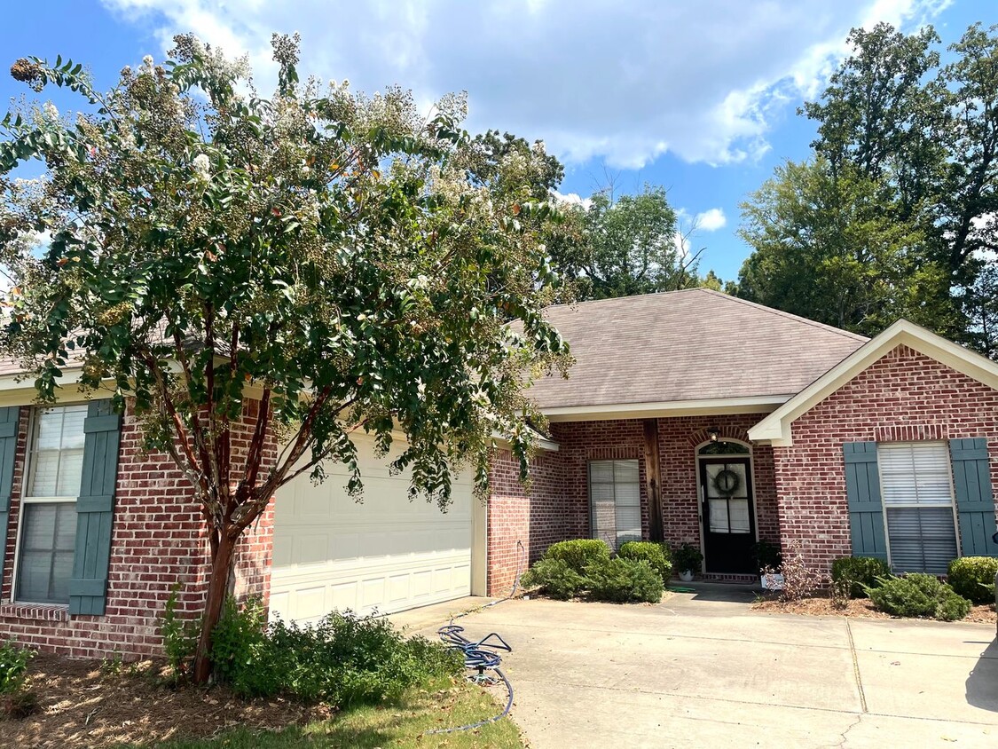 Foto principal - 3 Bedroom in Flowood For Rent!